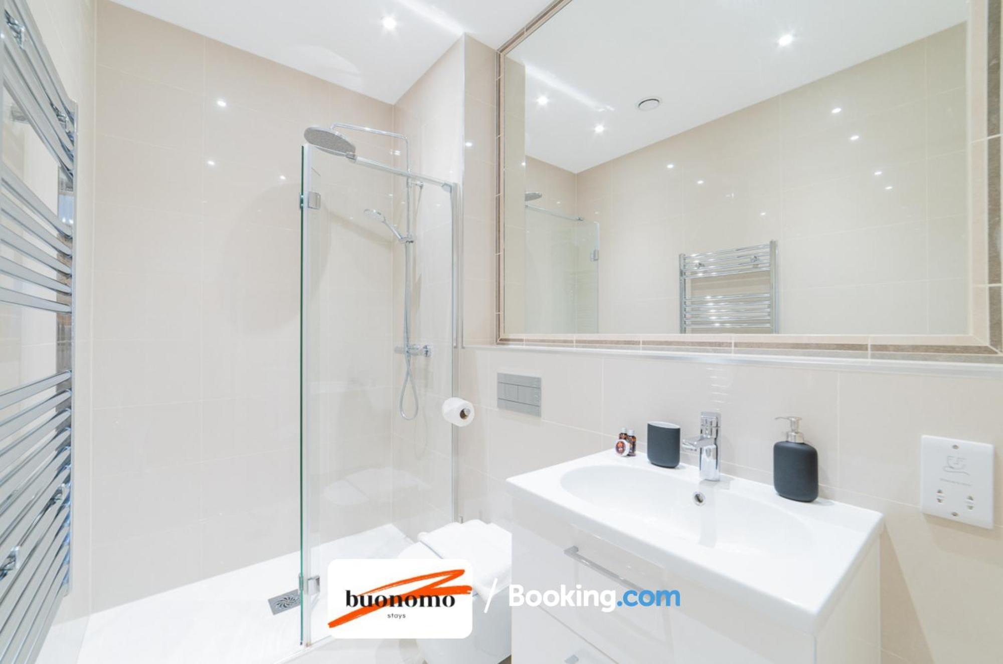 Two Bedroom Apartment At Buonomo Stays Short Lets & Serviced Accommodation Close To Wimbledon Tennis Courts London Exterior photo